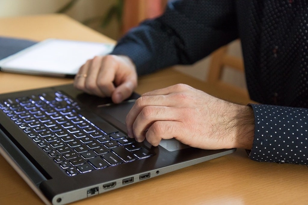 Découvrez les avantages de l'accès illimité aux outils IA en ligne